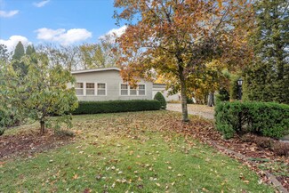 2213 Olen Dr, Mahomet, IL 61853