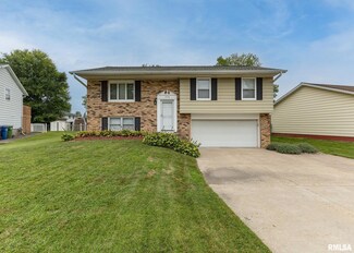1516 Crestline Dr, Clinton, IA 52732