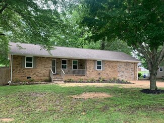 210 Greenwood Dr, Paris, TN 38242