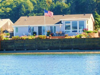 3662 Oceanside Dr, Greenbank, WA 98253