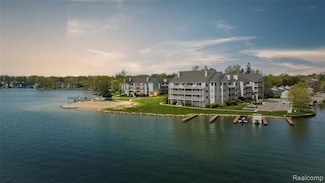 3565 Port Cove Dr Unit 68, Waterford, MI 48328