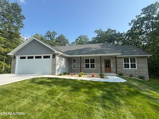 402 Saint George Dr, Crossville, TN 38558