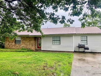 453 Crestmont Cir, Blytheville, AR 72315