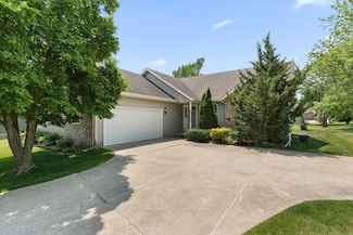207 Mcafee Dr, Valparaiso, IN 46383