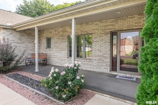 1608 Night Hawk Ct, Pekin, IL 61554