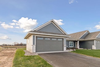 987 Turner Ln, New Richmond, WI 54017