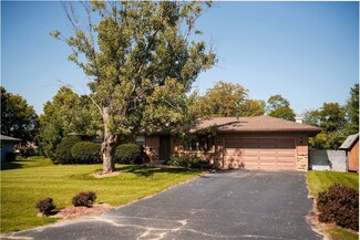 6282 Schaumburg Ln, Roscoe, IL 61073