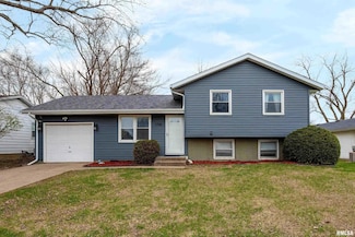 1740 W 55th St, Davenport, IA 52806