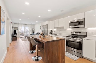 250 Meridian St Unit 202, Boston, MA 02128