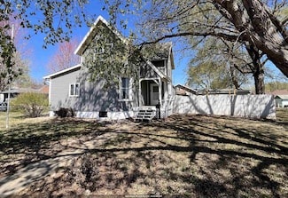 610 W 4th St, Yankton, SD 57078
