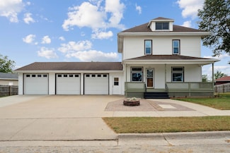 616 4th Ave SE, Cascade, IA 52033