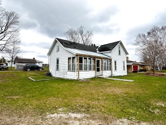 W11664 Lake St, Naubinway, MI 49762