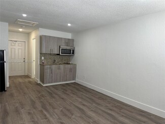 2910 Pierce St Unit 205, Hollywood, FL 33020