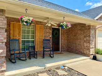 2 Broadmoor Ct, Bonham, TX 75418