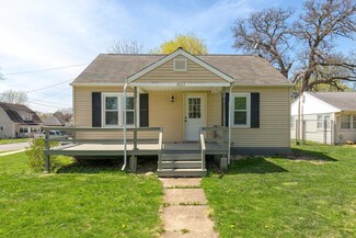 407 6th St, Parkersburg, IA 50665