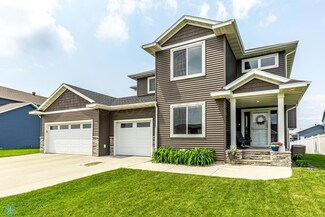3661 54th St S, Fargo, ND 58104