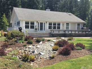 210 N Fairway Dr E, Hoodsport, WA 98548