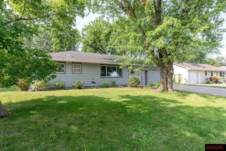 137 137 Meadow Ln, Mankato, MN 56001