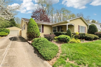 2263 Hoch Dr, Cuyahoga Falls, OH 44221
