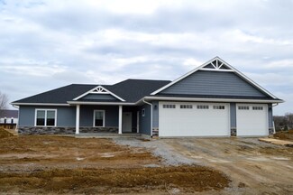 3 Lazy Brook Dr, West Branch, IA 52358