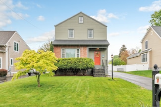 8 Thomas St, Trumbull, CT 06611