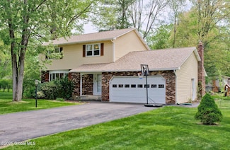 708 Hampshire Seat, Schenectady, NY 12309