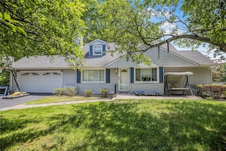 13 Valley View Dr, New Windsor, NY 12553