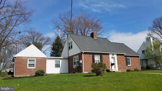 1015 Hillcrest Rd, Akron, PA 17501