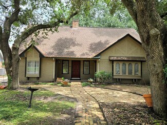 7827 Friars Court Ln, Spring, TX 77379