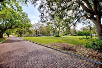 1245 Easton Dr, Lakeland, FL 33803