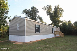 15953 NE Chipola St, Altha, FL 32421