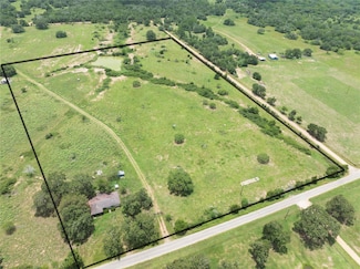 2337 Cr 214, Hallettsville, TX 77964