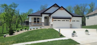 1504 SW Stonewall Dr, Oak Grove, MO 64075