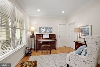 6586 29th St N, Arlington, VA 22213