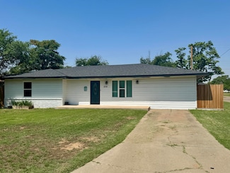 209 Zephyr St, Plainview, TX 79072