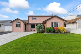 61 Cheshire Rd, Bethpage, NY 11714