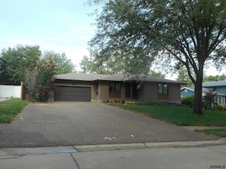1118 Oke St, Papillion, NE 68046
