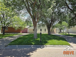 1004 S Monroe St, Hugoton, KS 67951