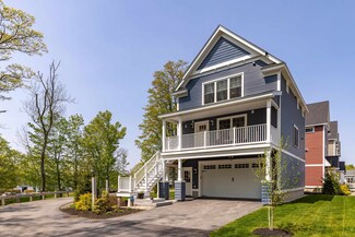 44 Landmark Hill Ln, Kittery, ME 03904