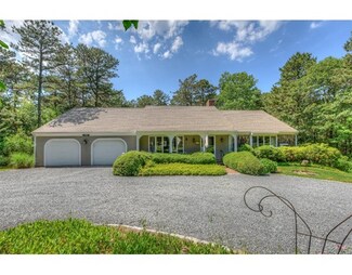 520 Cotuit Bay Dr, Cotuit, MA 02635