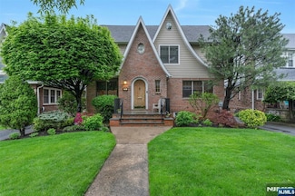 1305 Dickerson Rd, Teaneck, NJ 07666