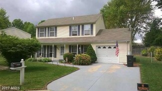 5561 Saint Charles Dr, Woodbridge, VA 22193