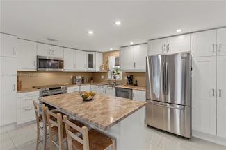 5239 NW 3rd Ave, Pompano Beach, FL 33064