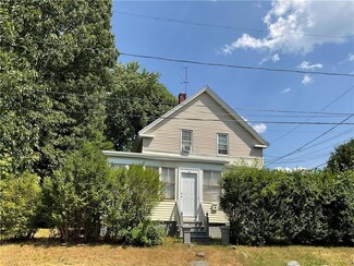 124 Blade St, Warwick, RI 02886