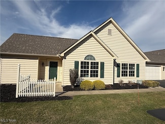 111 Village Ct, Columbiana, OH 44408