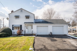 1 Valley Crest Dr, West Hartford, CT 06110