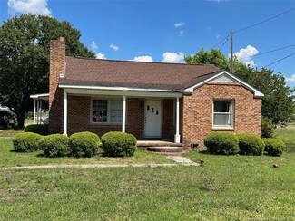 2524 W 5th St, Lumberton, NC 28358