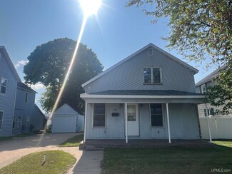 209 N 10th St, Escanaba, MI 49829