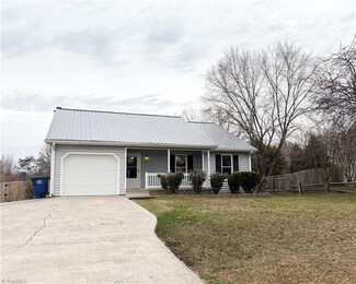 1805 Greencedar Ln, Winston Salem, NC 27127