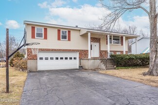 10 Petalas Dr, East Greenbush, NY 12061
